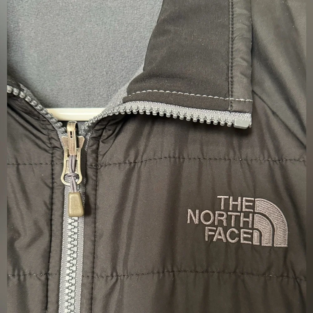 The North Face Men’s Reversible Puffer Fleece Vest Black/Grey Size: Small